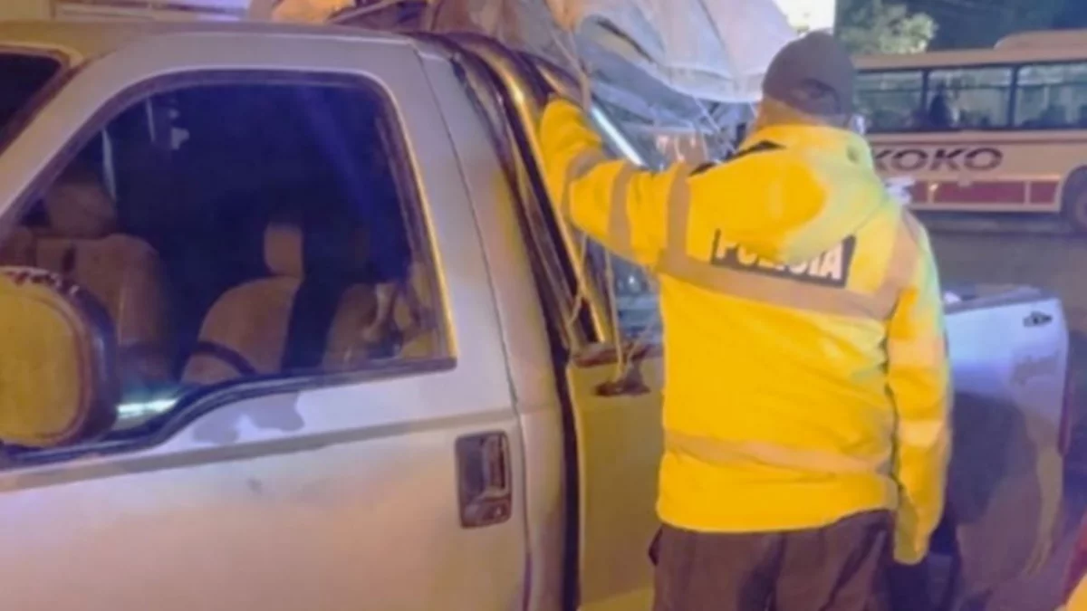 Detienen a dos hombres con 15 kilos de cables y más de 70 baterías