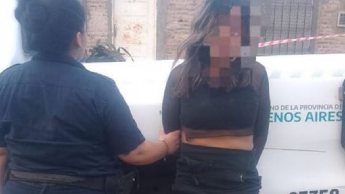 Saludó a una mujer en la calle y su novia lo mató a puñaladas