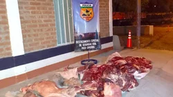 Los agarraron con dos corderos y 150 kilos de carne vacuna escondidas en una camioneta