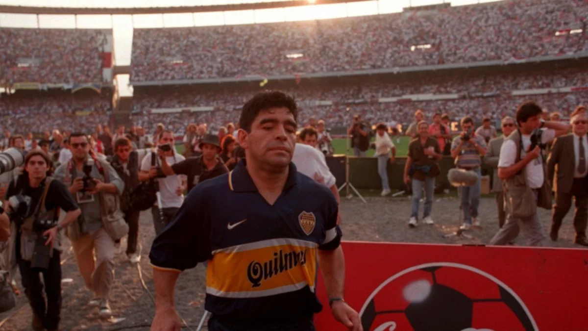 Diego Armando Maradona jugó su último partido hace 27 años