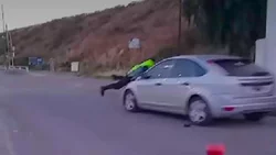 Quiso escapar del control por estar borracho y se llevó puesto un policía