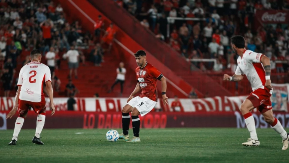 Con polémica, Huracán empató con Central Córdoba y no pudo acercarse a Vélez