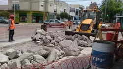 Congestiones en el tránsito por arreglo de bocacalles en Neuquén
