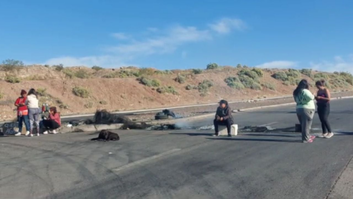 Corte en acceso a Autovía Norte: sigue el reclamo de los vecinos por el agua