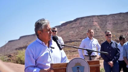 El Gobierno de Neuquén firmó un acuerdo con YPF para asfaltar la Ruta 7