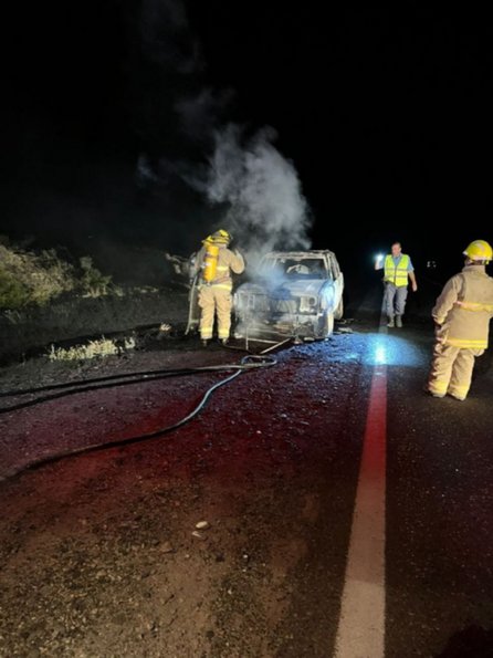 Explotó una camioneta y se consumió por completo en Ruta 237- Explotó una camioneta y se consumió por completo en Ruta 237