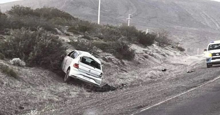 Tristeza por la muerte de una joven docente que volcó en la Ruta 40, cerca de Bajada del Agrio- Tristeza por la muerte de una joven docente que volcó en la Ruta 40, cerca de Bajada del Agrio
