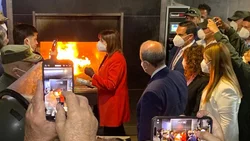 La vice neuquina, como Francia, pifia y ¡Afuera!