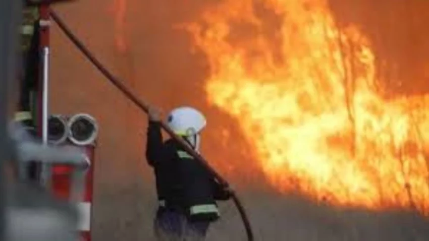 En Neuquén se registran tres incendios de viviendas y autos por día