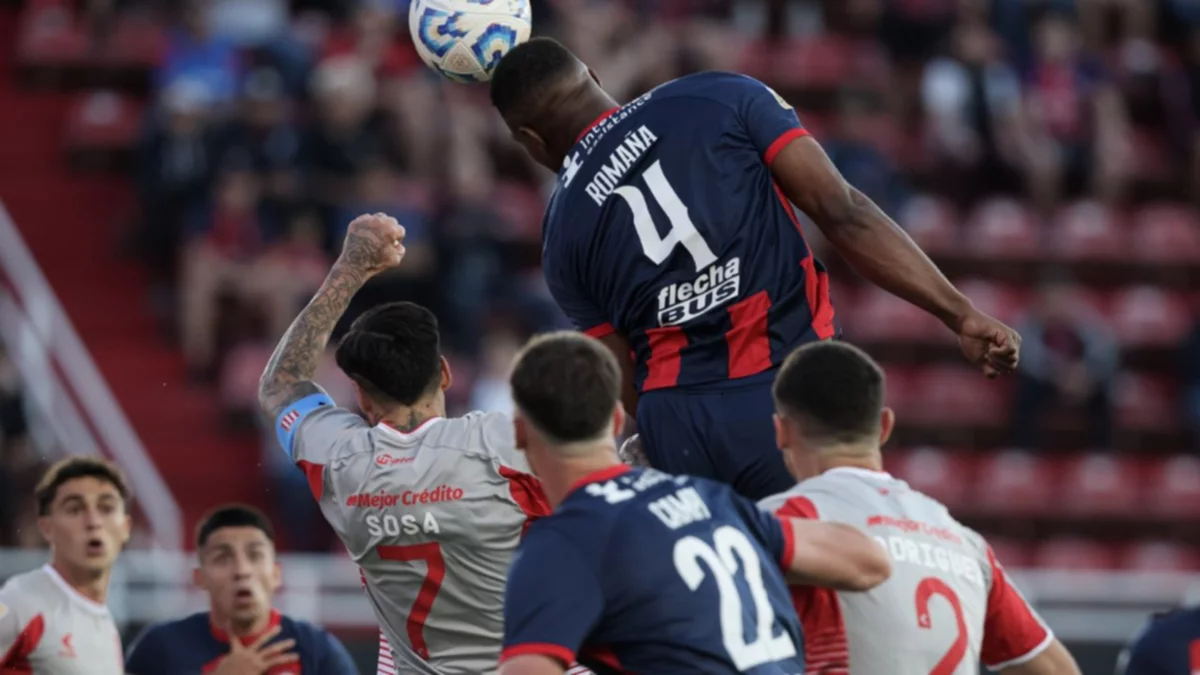 Con una roja por una plancha insólita, San Lorenzo empató con Estudiantes y se fue silbado