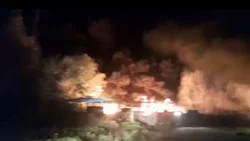 Infierno en una chacra de Cinco Saltos: explotaron varios tanques de fueloil