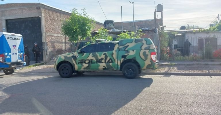 Tras un robo, allanaron una casa y detuvieron al tío de uno de los homicidas de Caliani- Tras un robo, allanaron una casa y detuvieron al tío de uno de los homicidas de Caliani