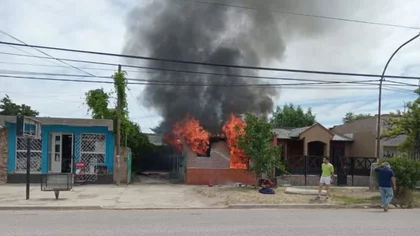 Un hombre y dos niños sufrieron heridas tras un incendio en Catriel