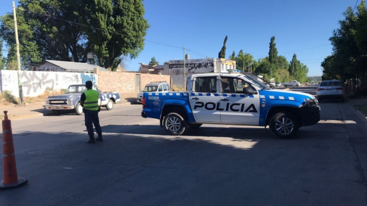 Una camioneta atropelló a una mujer y a su hijo cuando iban a la escuela