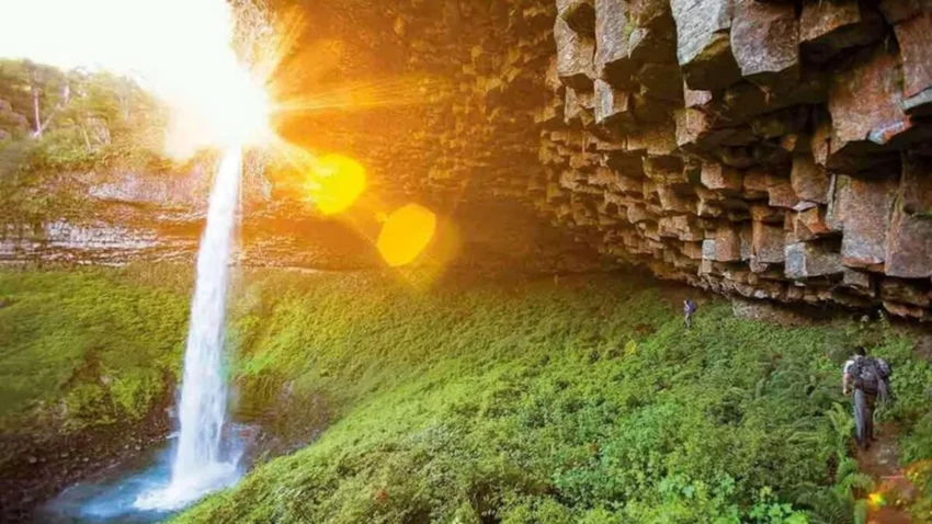 El tesoro mejor guardado de la Patagonia: las cascadas Santa Ana y Dora