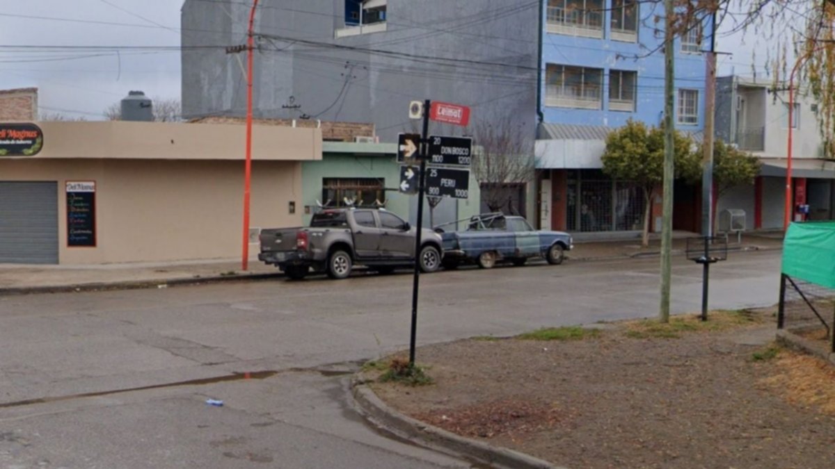 Una ciclista se salvó de milagro luego de ser atropellada por un auto en Cipolletti