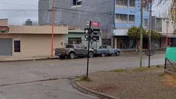 Una ciclista se salvó de milagro luego de ser atropellada por un auto en Cipolletti