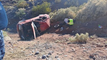 Iba alcoholizado, se distrajo con otro accidente y volcó en la Ruta 7