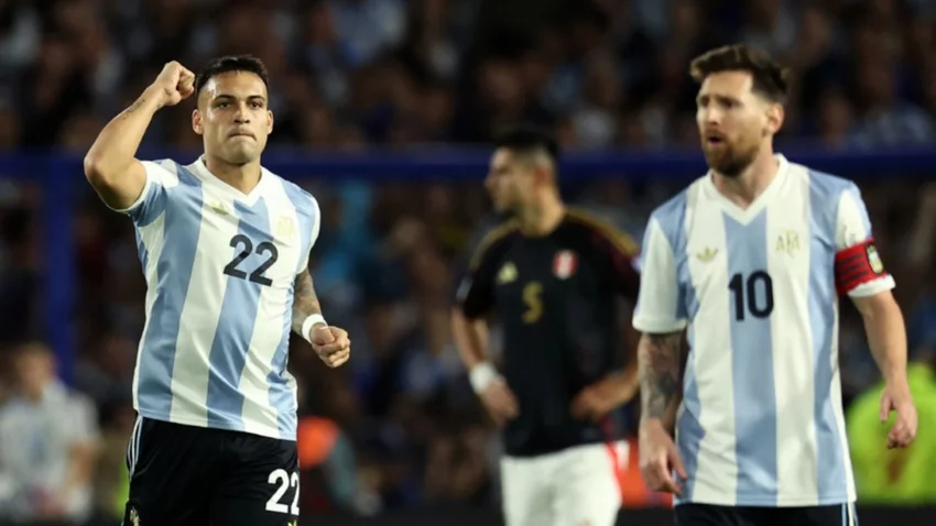 Argentina venció a Perú y se afianza en la cima de las Eliminatorias