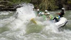 Tragedia en el Manso: volcó el gomón en el que hacía rafting y murió