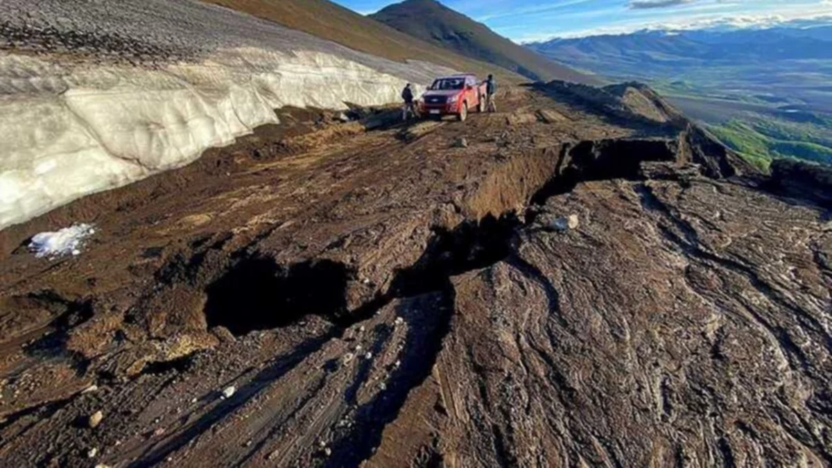 Por un impresionante socavón cerraron el paso fronterizo Pichachén