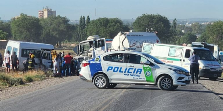 Triple choque camino al Lago Pellegrini: dos niños se salvaron de milagro- Triple choque camino al Lago Pellegrini: dos niños se salvaron de milagro