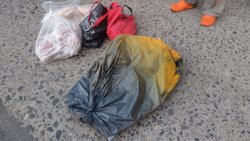 Robó carne de una confitería, intentó escapar y fue corrido por los empleados
