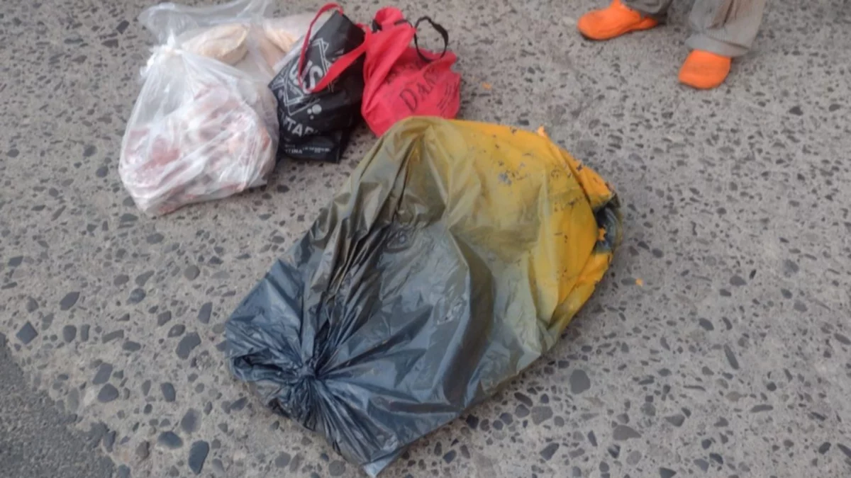 Robó carne de una confitería, intentó escapar y fue corrido por los empleados