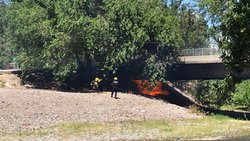 Grave incendio provocado por una fuga de gas cerca del paseo costero de Neuquén
