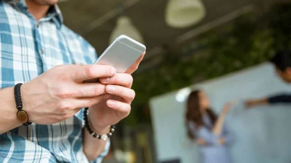 Le embargaron la billetera virtual por no pagar la cuota alimentaria