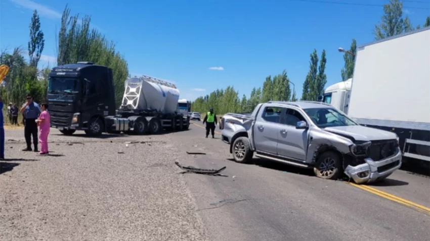 No se dio cuenta que llegó a la ruta 22 y protagonizó un triple choque