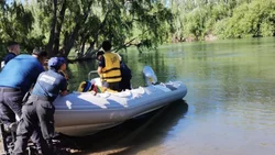 Hallaron un cadáver flotando en el río Neuquén