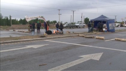 El intendente de Senillosa dijo que gente de ATE golpeó a una mujer y amedrentó su casa