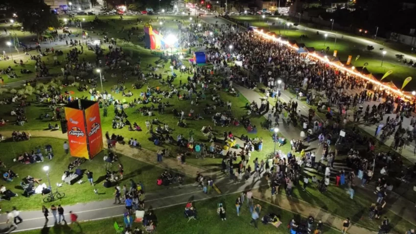 Clima primaveral, pintas y foodtrucks: Así empezó la Confluencia de Cervezas