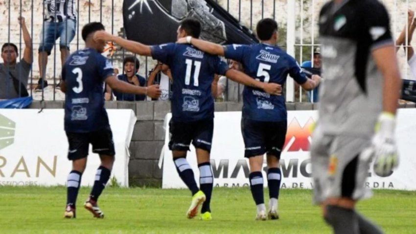Con polémica y escándalo, Sarmiento de La Banda va por el ascenso a Primera Nacional