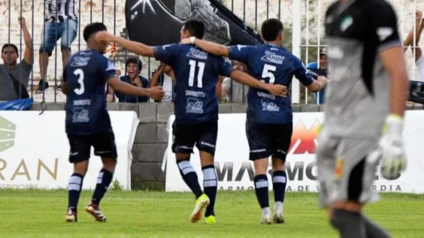 Con polémica y escándalo, Sarmiento de La Banda va por el ascenso a Primera Nacional
