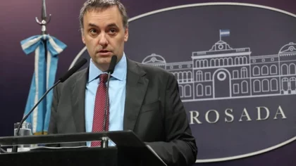 Se acerca el fin de salud y educación gratuita para extranjeros
