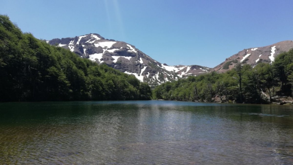 Trekking a Laguna Verde: un oasis detrás del cerro Chapelco