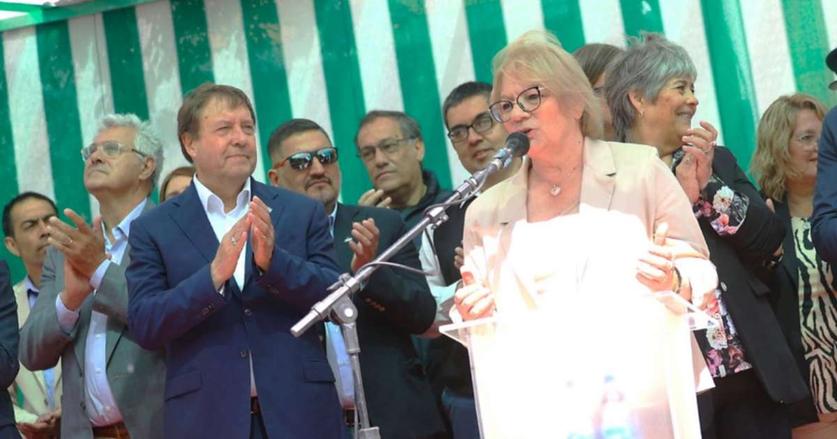 Weretilneck anunció que “dejarán a nuevo” las rutas de la arena de Vaca ...