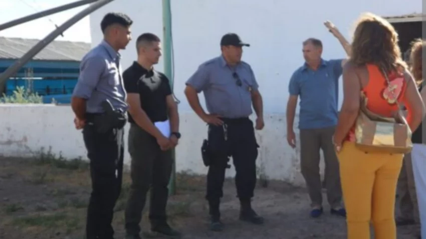 Entró a robar 4 lechones, los carneó y, cuando escapaba, atacó a la Policía