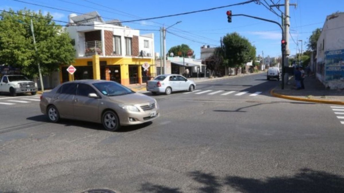 Instalaron dos nuevos semáforos en calles muy transitadas de Neuquén