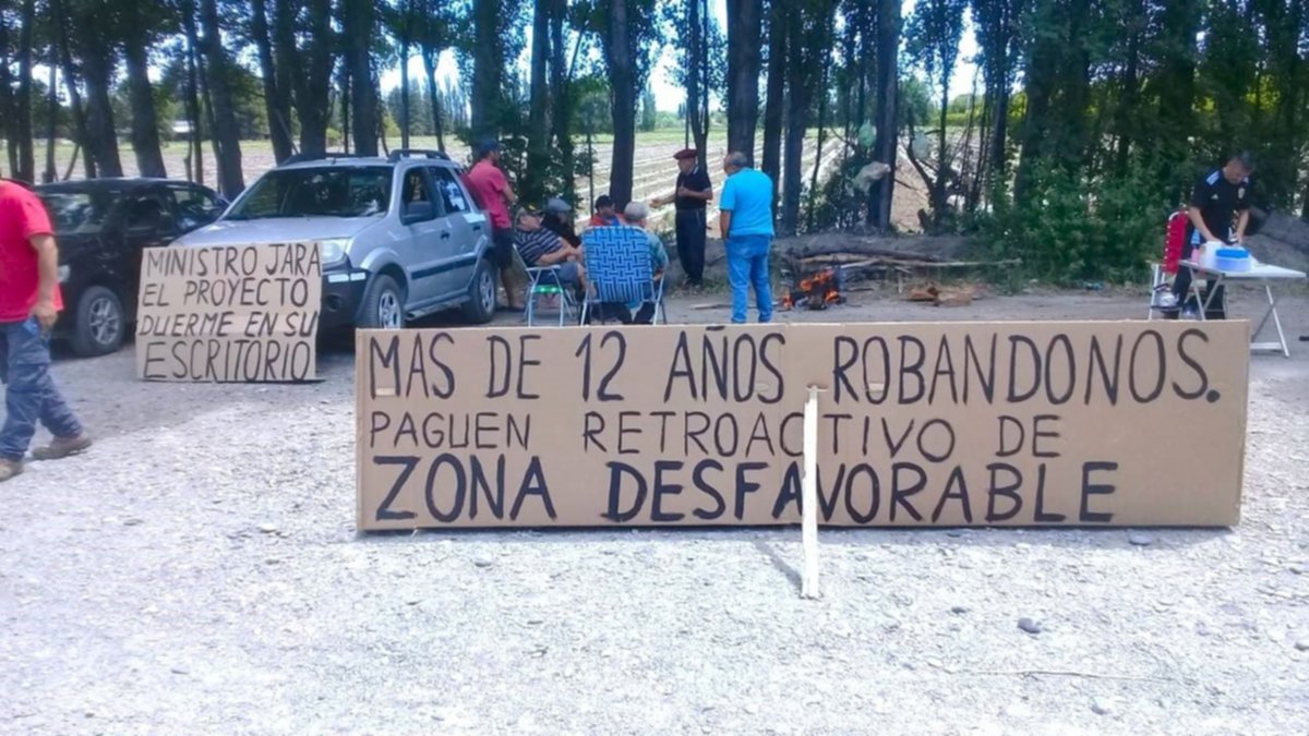 Policías retirados reclamaron pago de zona desfavorable ¿Dónde se manifestaron?