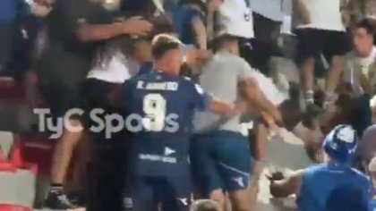 Derrota e incidentes: golpes entre hinchas y dos futbolistas de Vélez