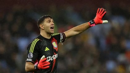 La gran atajada al estilo “supercampeones” del Dibu Martínez