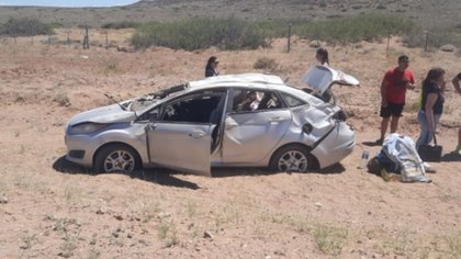 Vuelco en Ruta 22: una mujer y una niña resultaron heridas