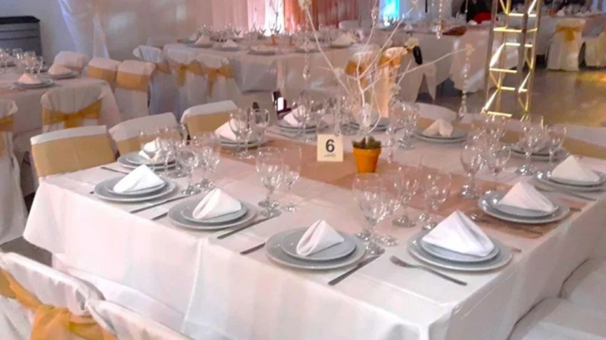Se fugó con 7 millones que cobró por el catering y dejó a los egresados sin cena
