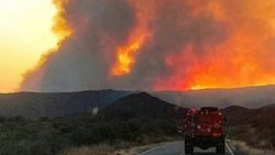 Los brigadistas trabajan sin descanso para controlar los focos activos en Neuquén