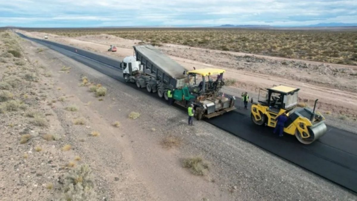 Recta final para millonaria obra de asfalto de la principal ruta a Vaca Muerta