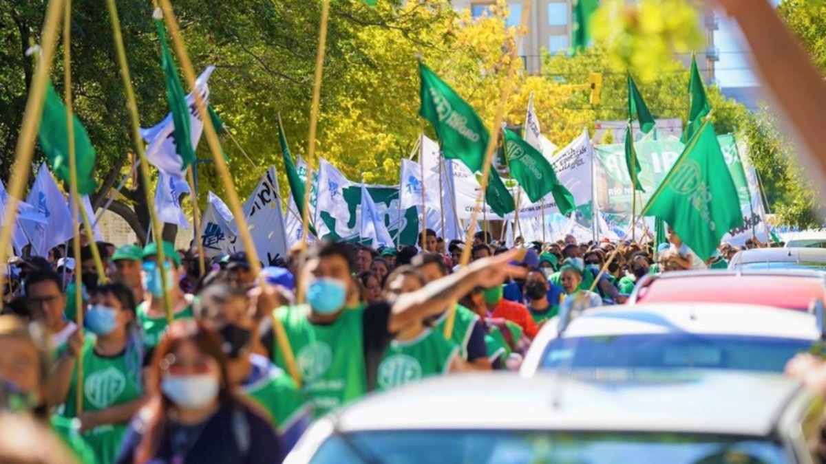 Advertencia de los estatales rionegrinos: sin aumentos, habrá conflicto en las fiestas