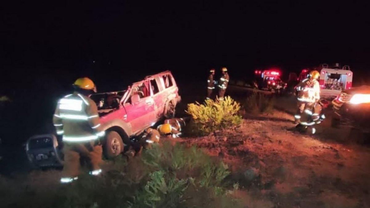 Se descompensó y volcó en el norte neuquino: salió despedido del auto